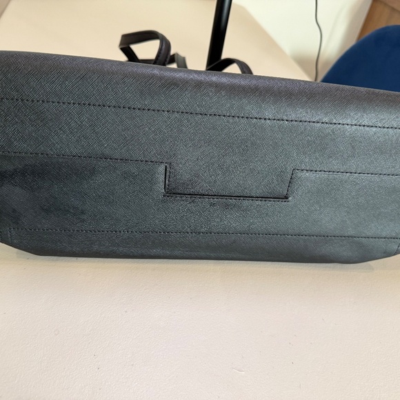 Tory Burch Robinson Tote Black - Picture 11 of 16